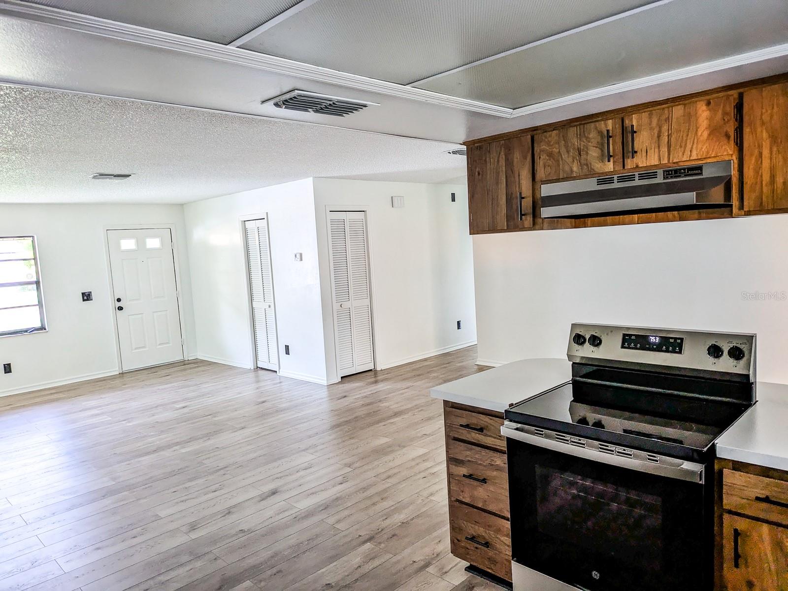 4814 LAKE SHORE DR photo 5
