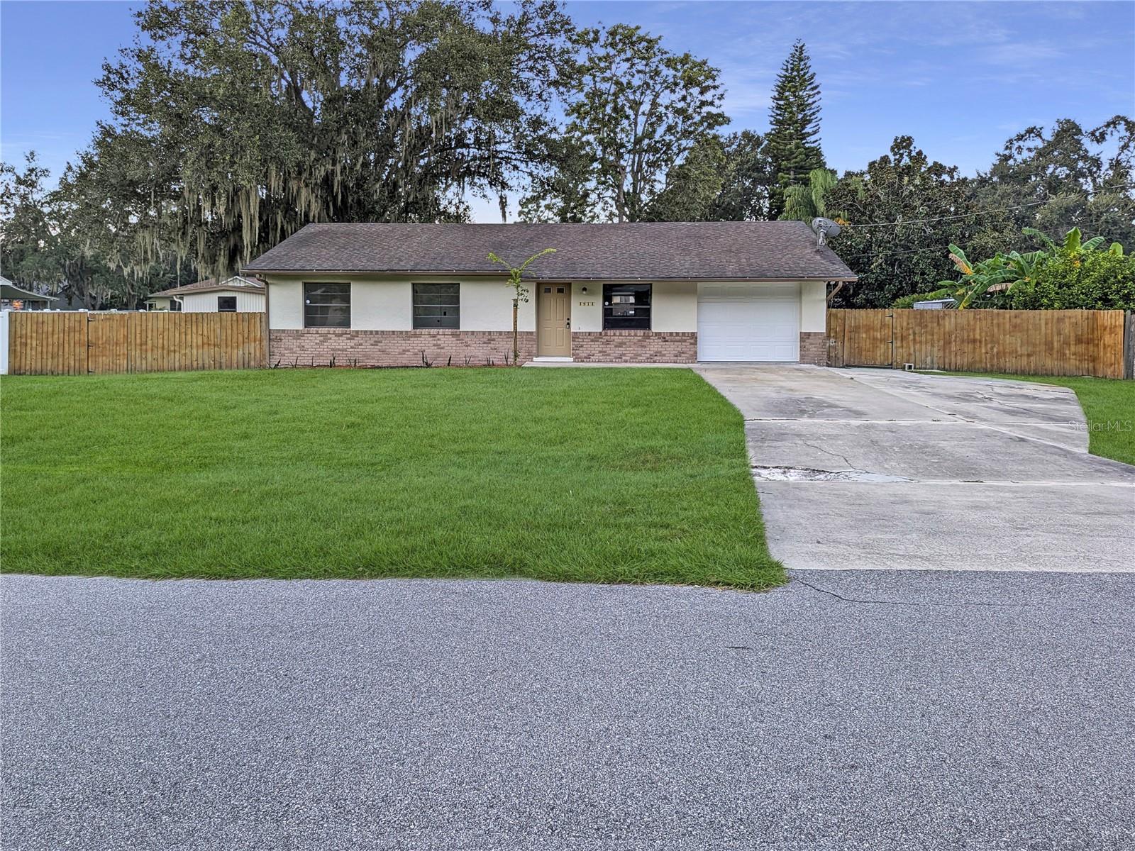 4814 LAKE SHORE DR