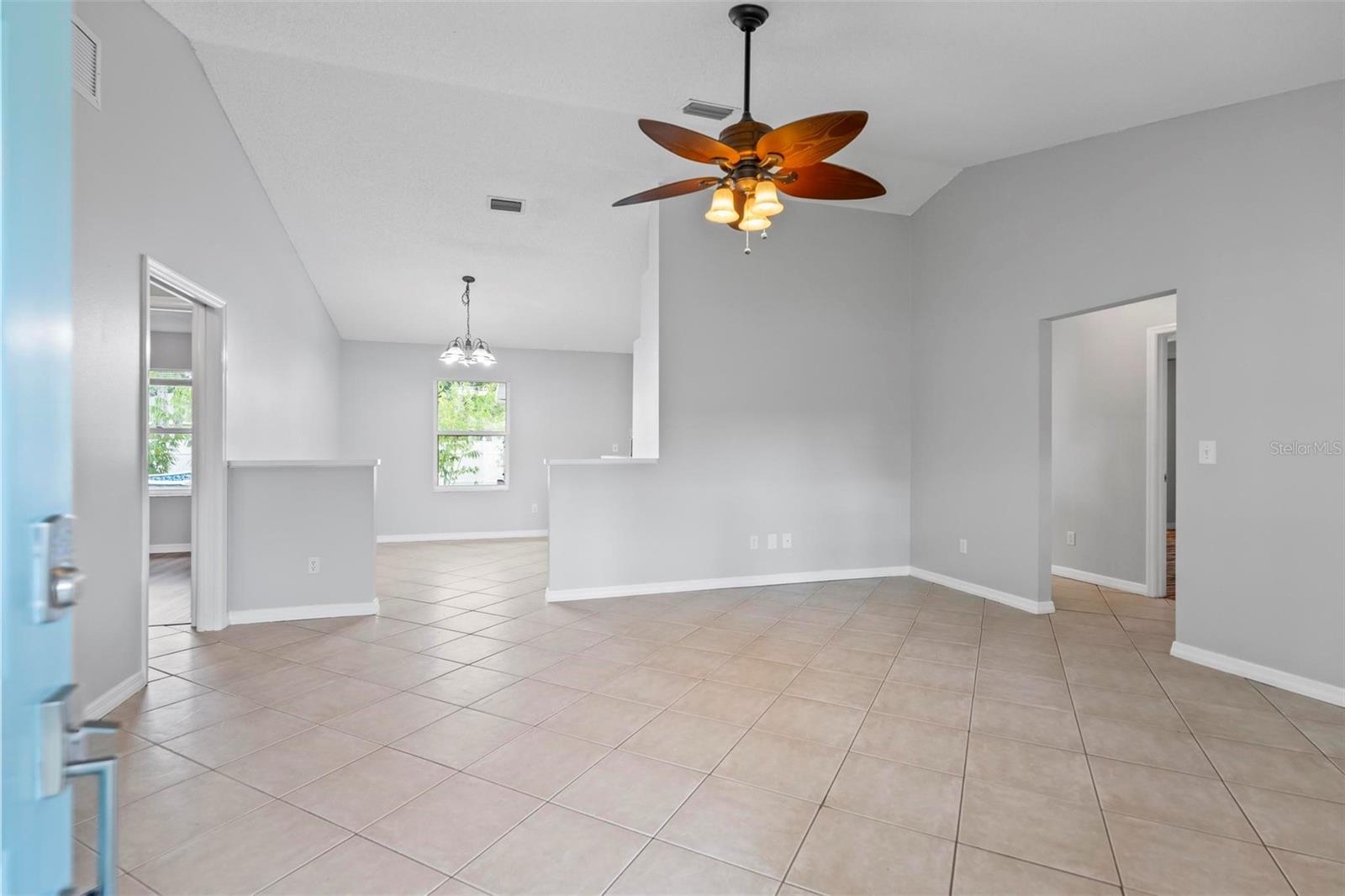 49 BUTTONWORTH DR photo 2