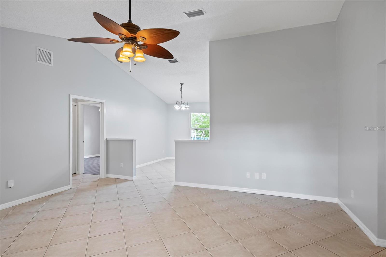 49 BUTTONWORTH DR photo 5
