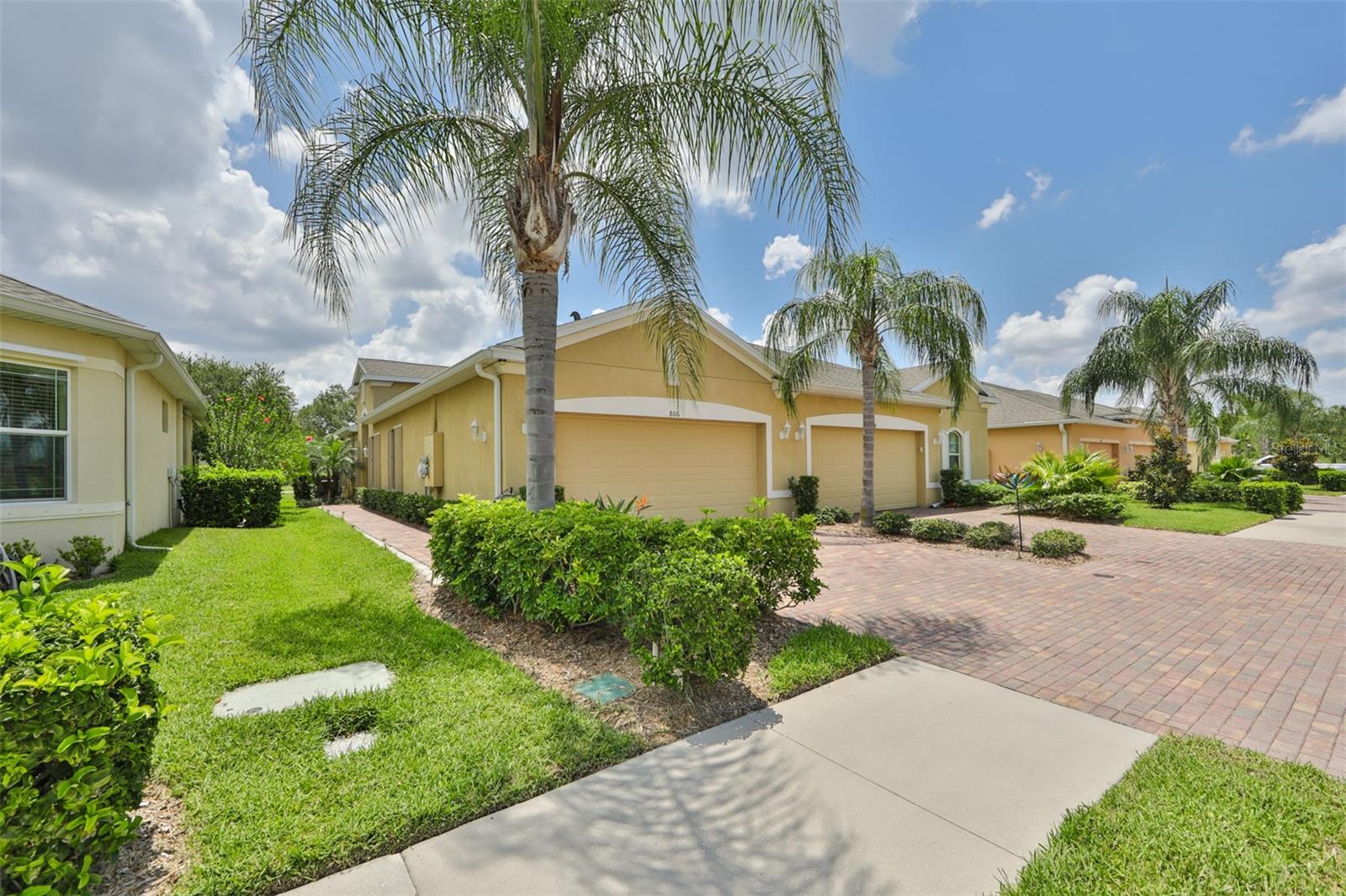 806 CHIPPER DR — home for sale