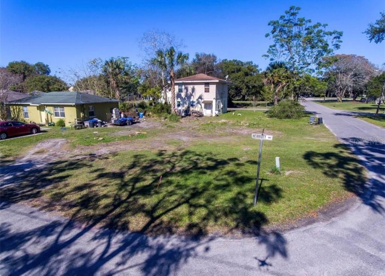 406 W HERRIOTT AVE photo 3