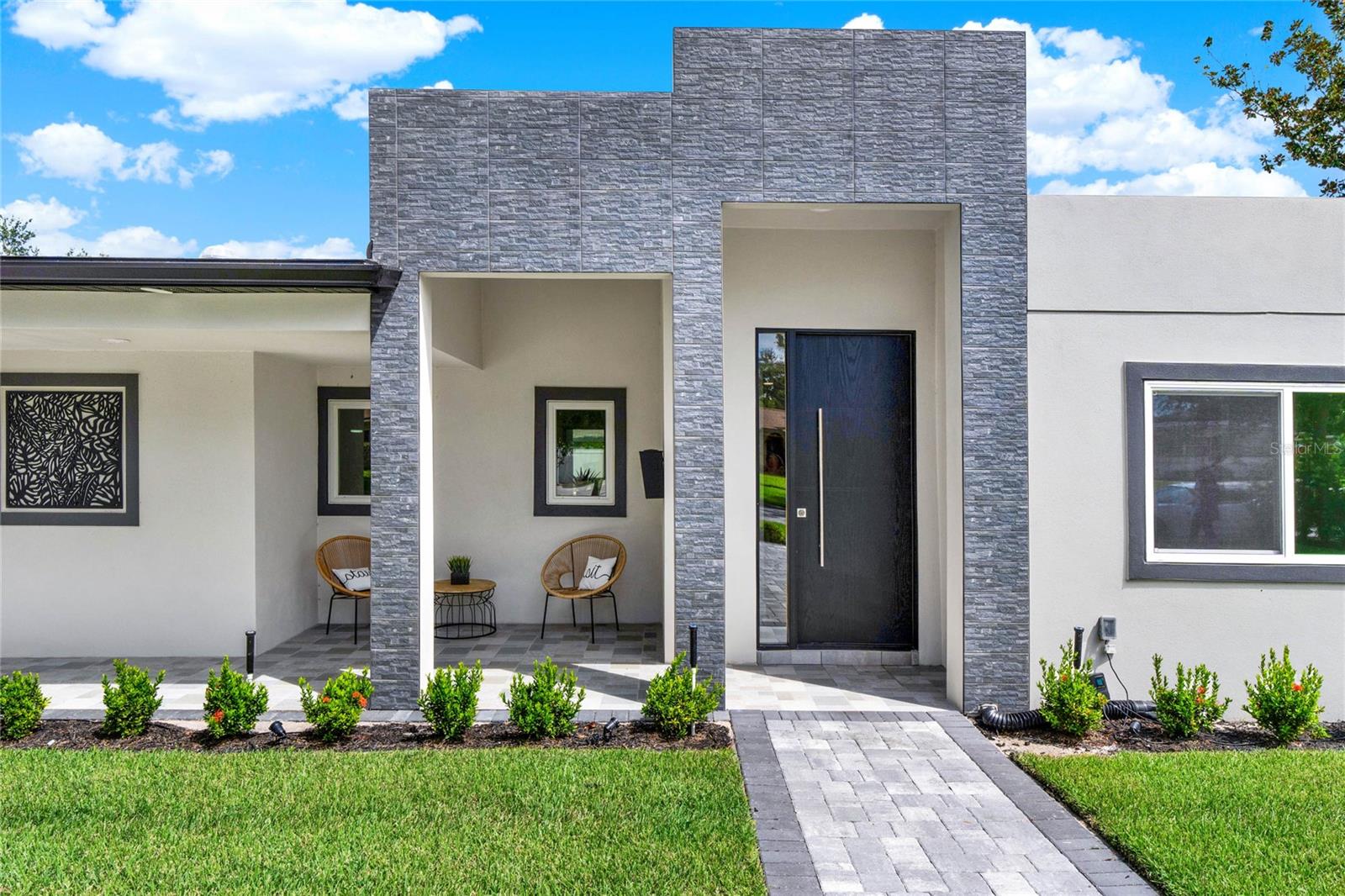 2015 SUMMERFIELD RD photo 2