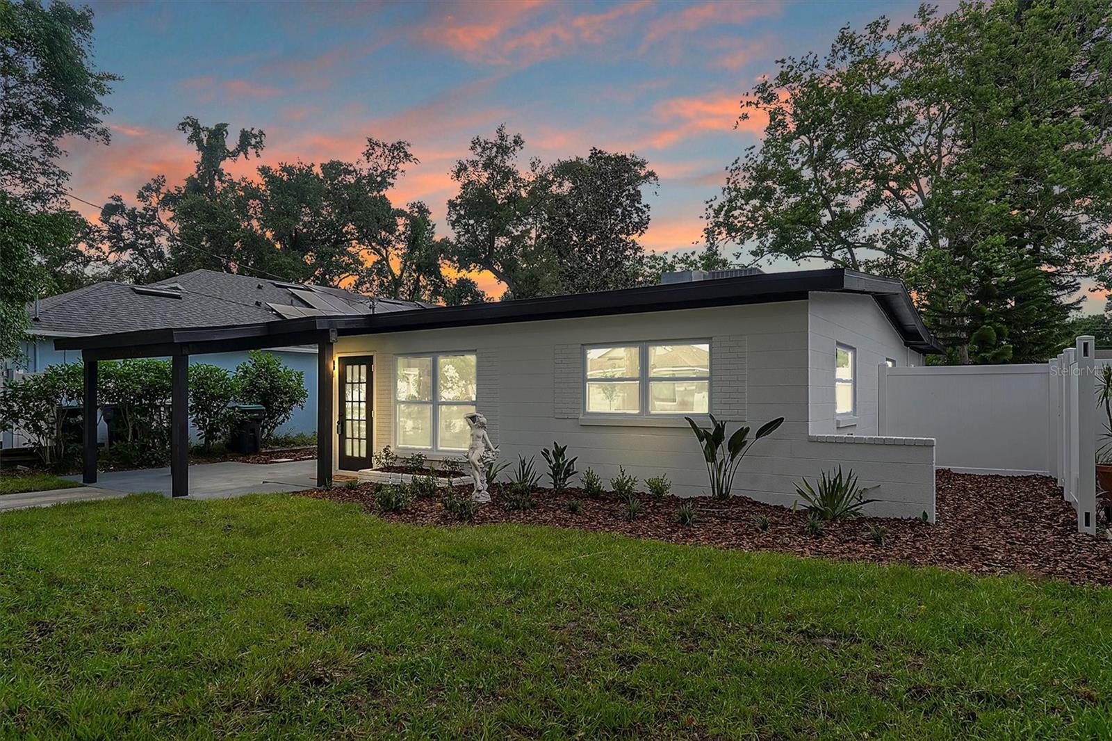 1711 WHITE AVE photo 2