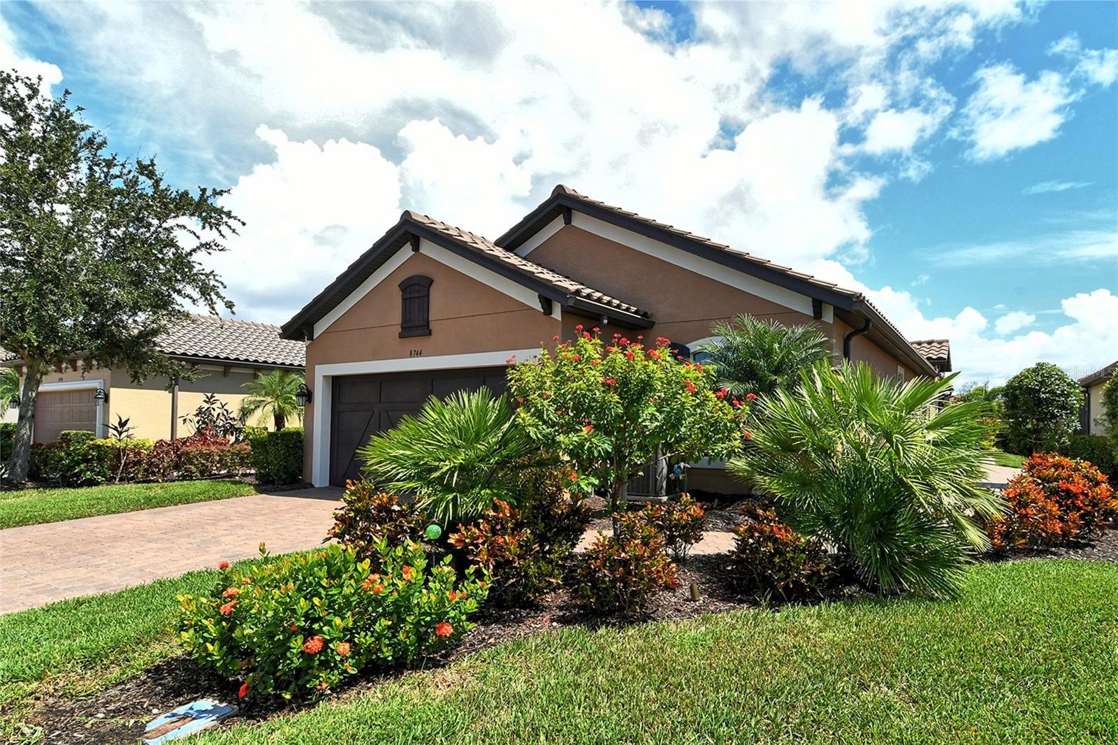 8744 BELLUSSI DR photo 2
