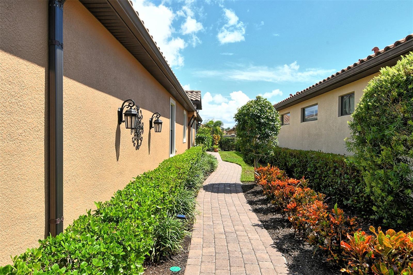 8744 BELLUSSI DR photo 5