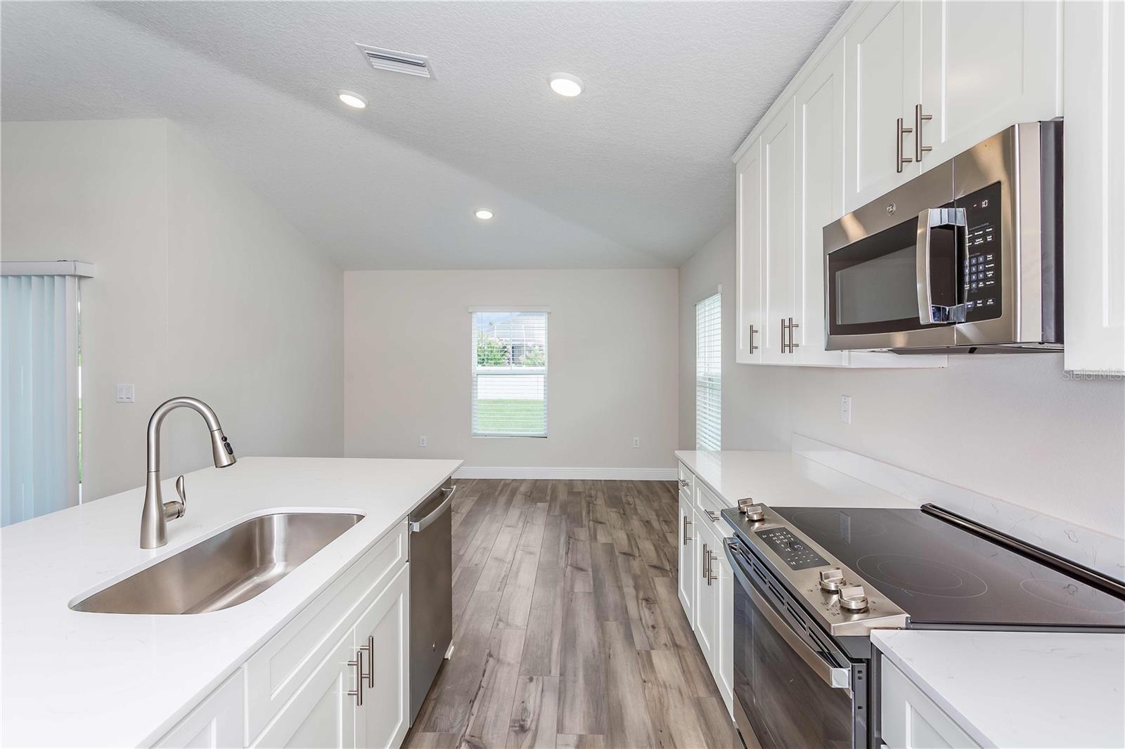 1042 BRIMSTONE CIR photo 2