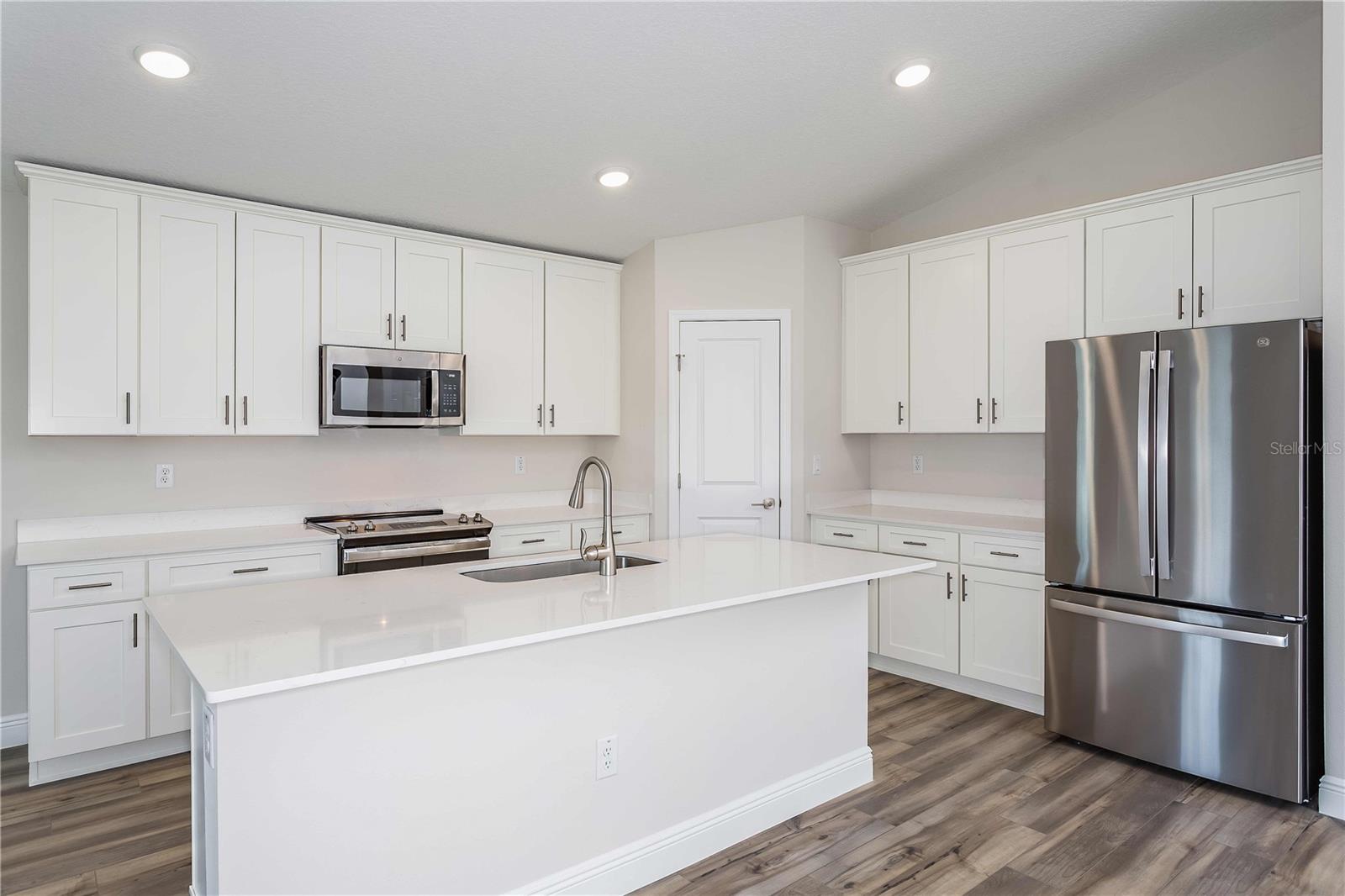 1042 BRIMSTONE CIR photo 5