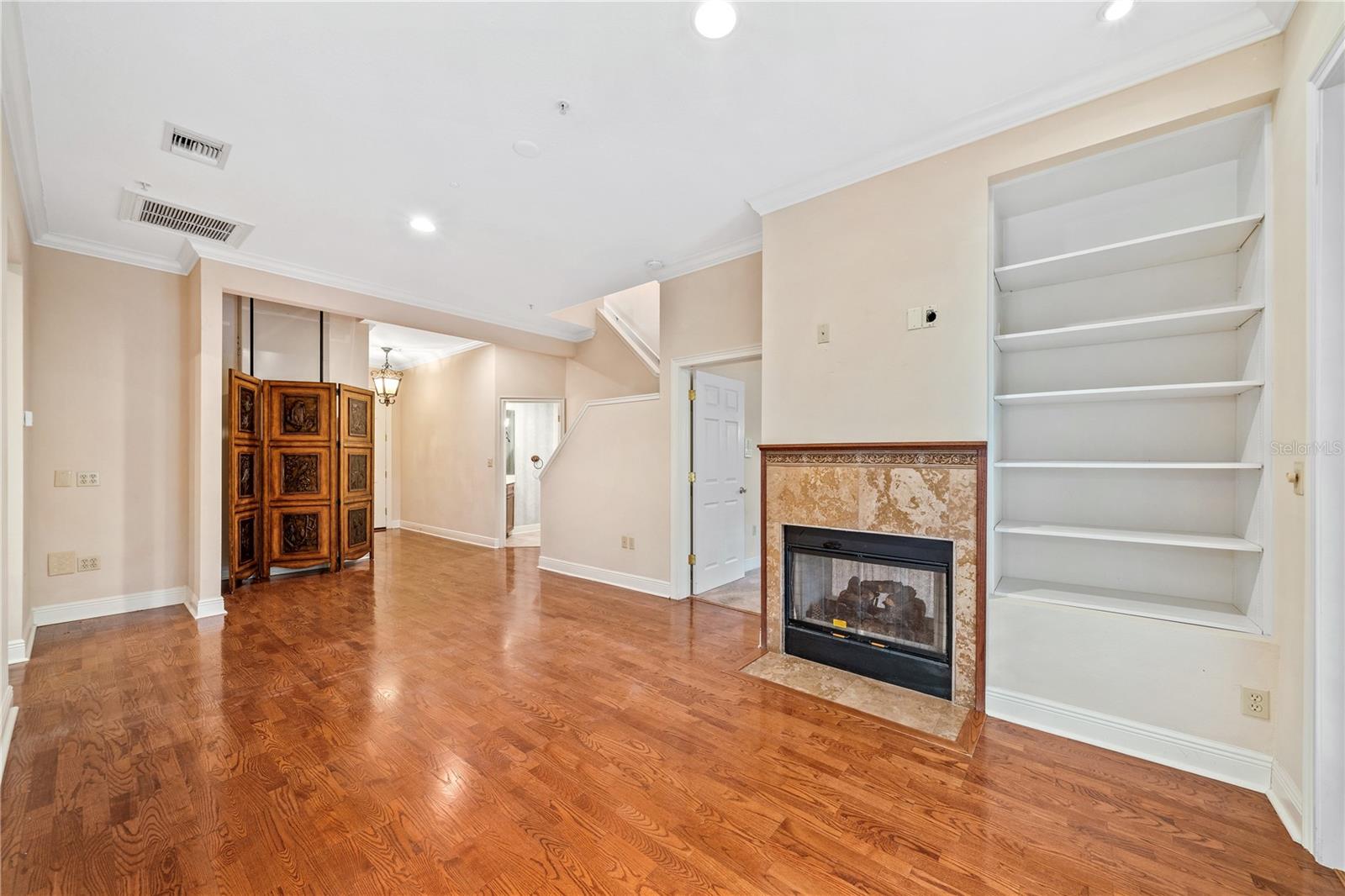 1223 COUNTRY CLUB OAKS CIR photo 4