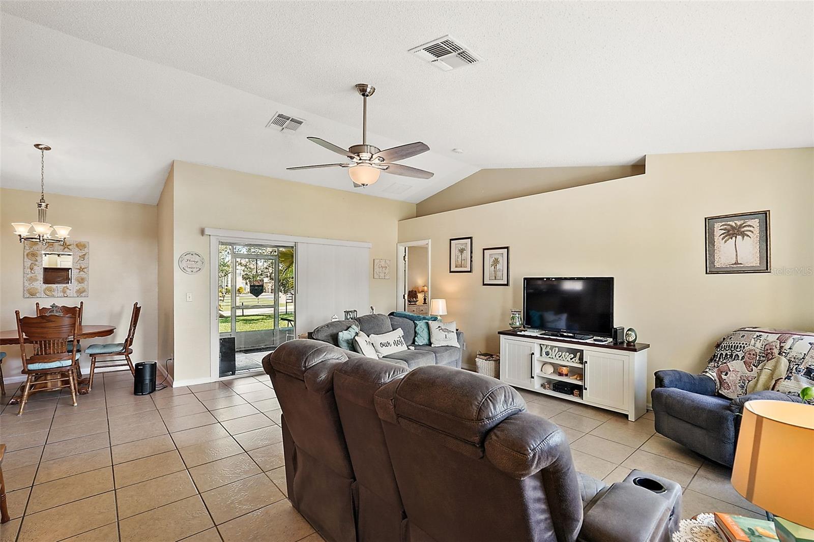 1039 SANDHILL ST photo 3