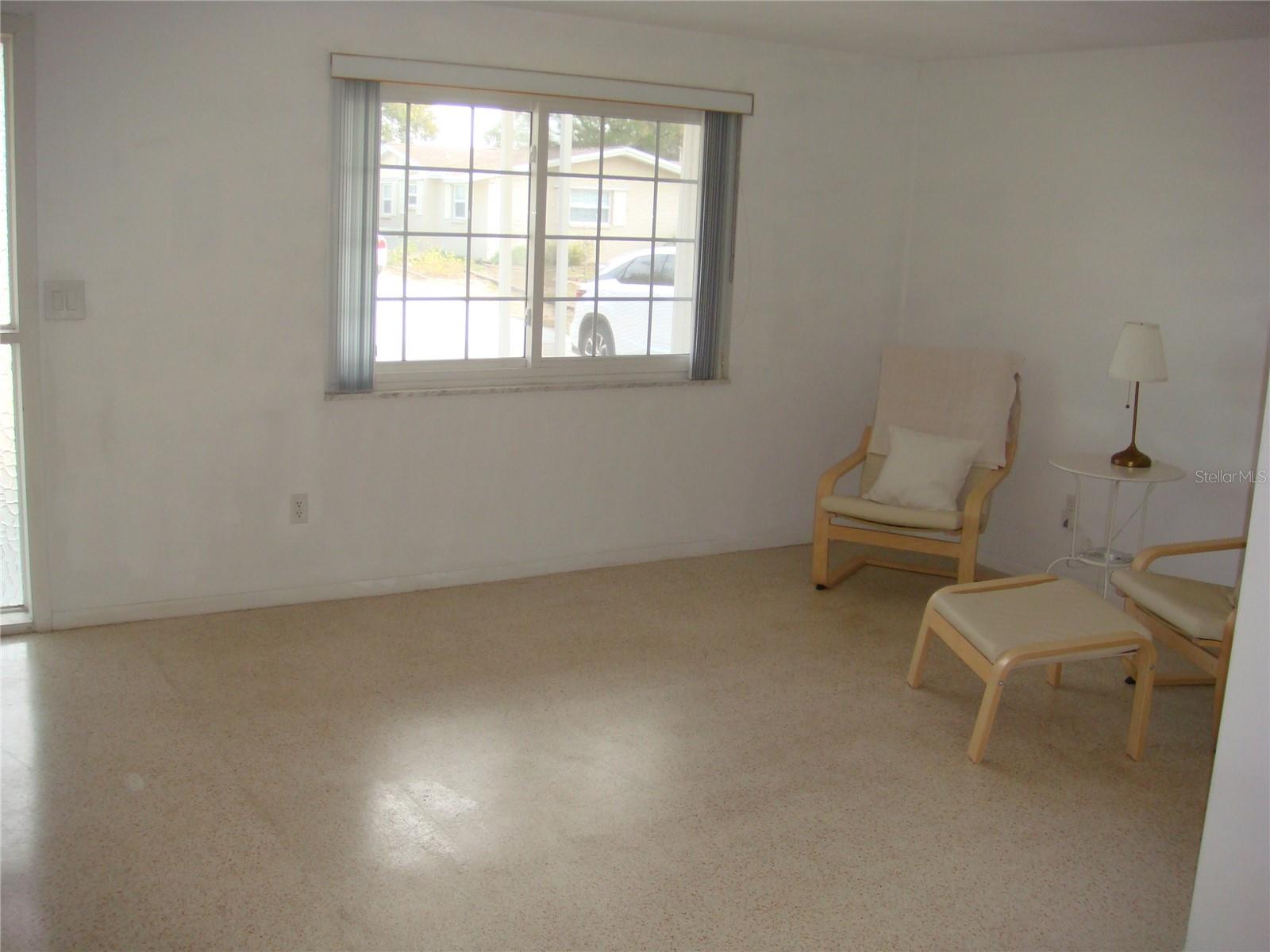 3247 KIMBERLY OAKS DR photo 2