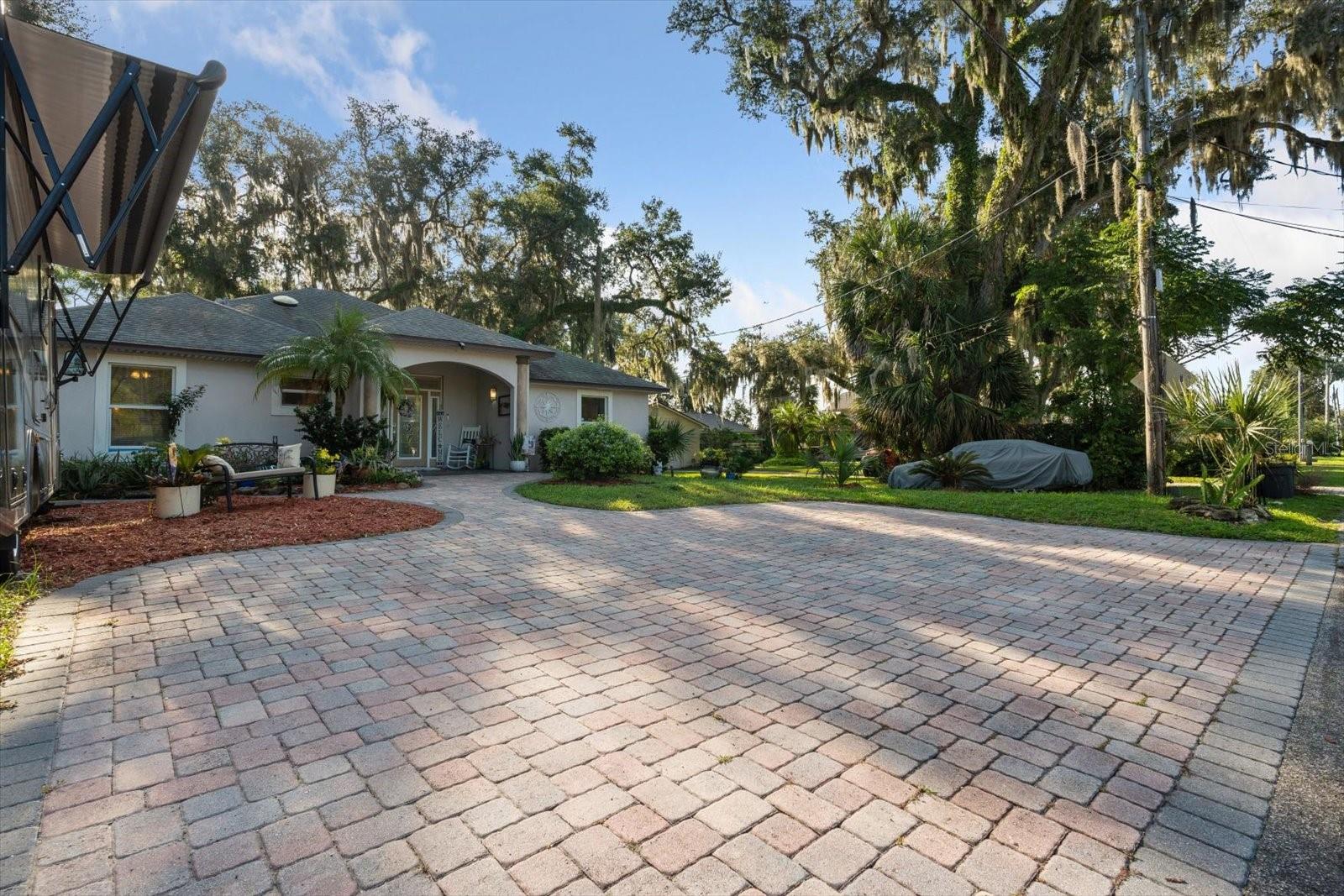 385 COQUINA AVE photo 2