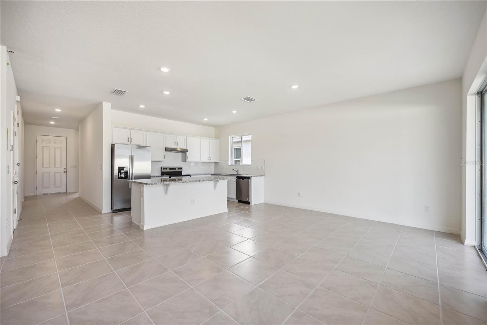 37513 WILLIAMETTE WAY photo 2