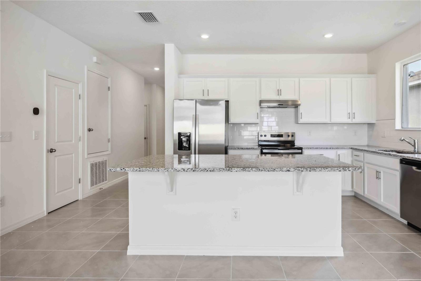 37513 WILLIAMETTE WAY photo 3