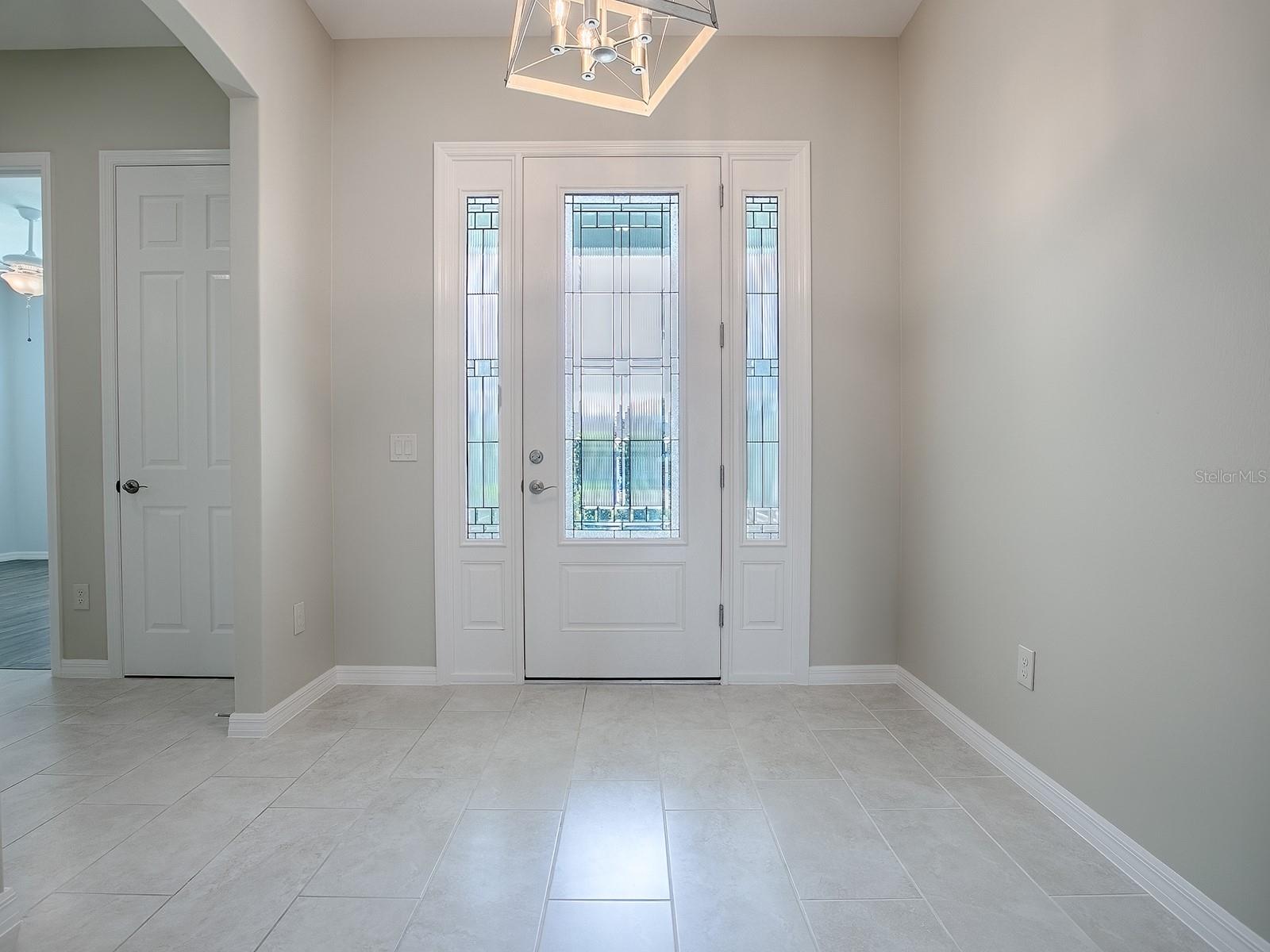 3283 SENNETT CIR photo 3