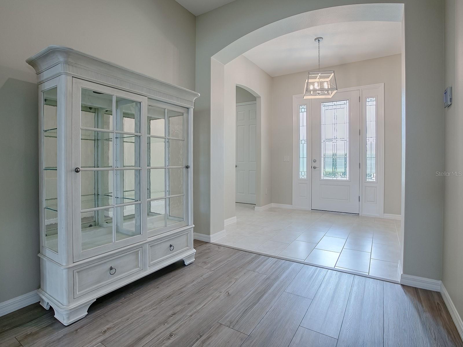 3283 SENNETT CIR photo 4