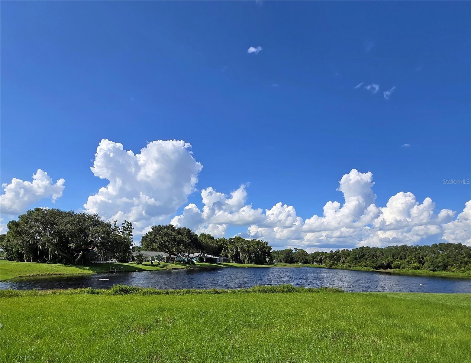 1024 LAKESIDE WAY photo 3