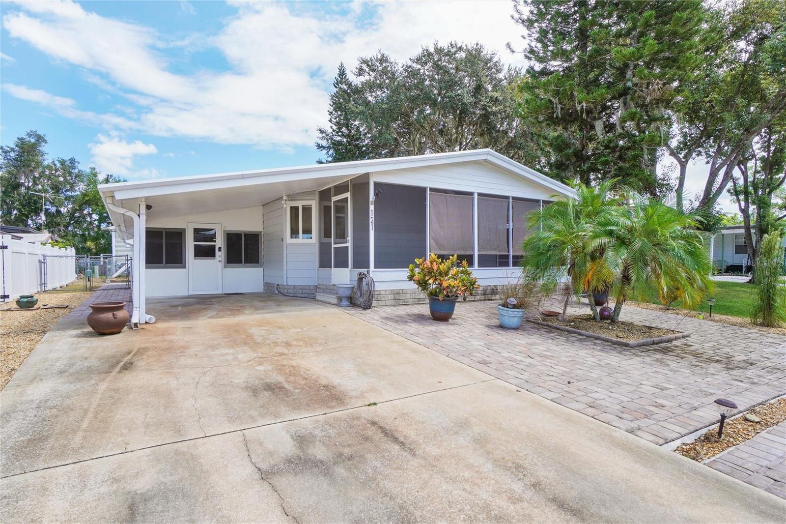 121 MOSS DR photo 2