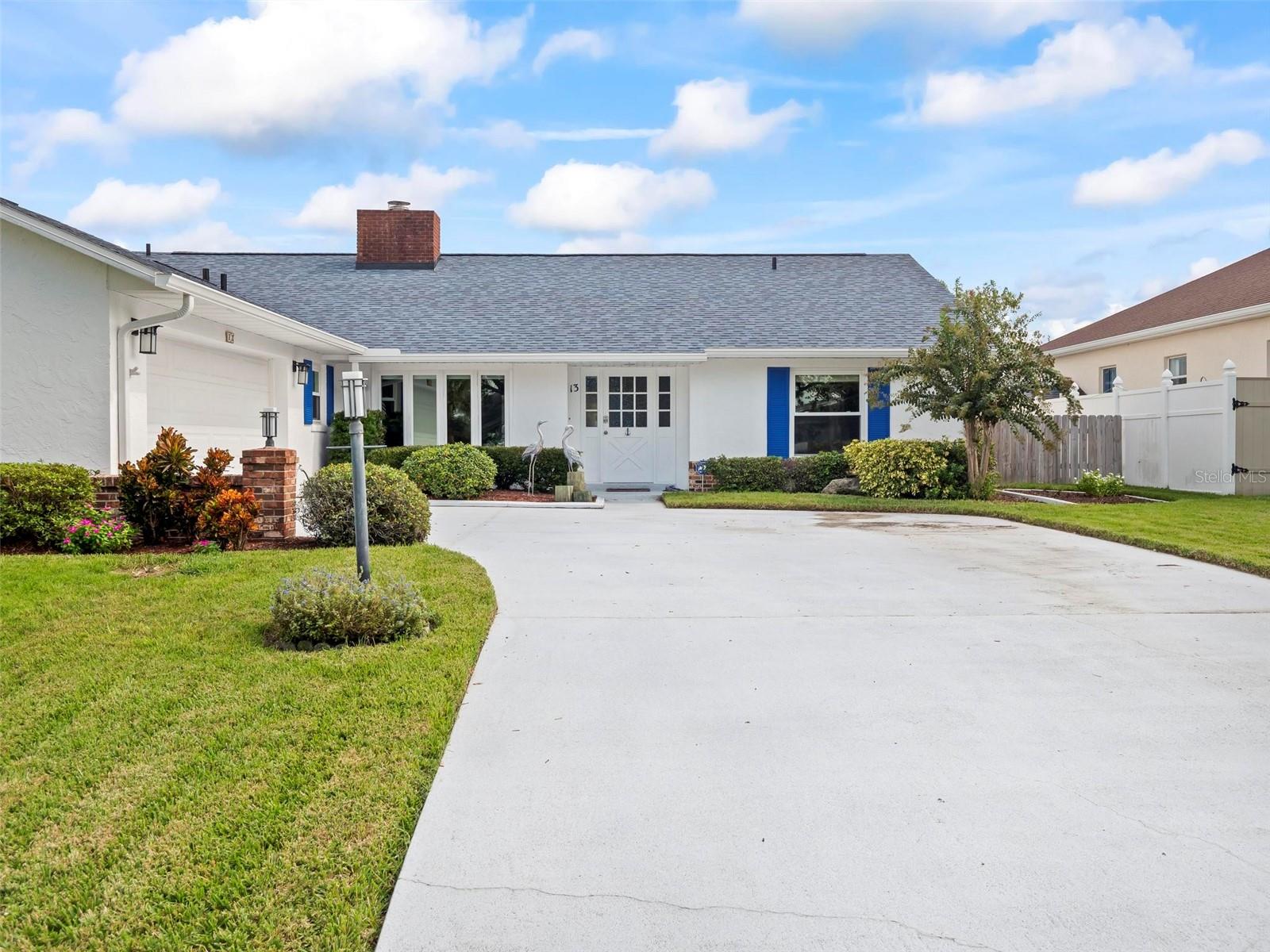13 CHRISTOPHER CT N photo 2