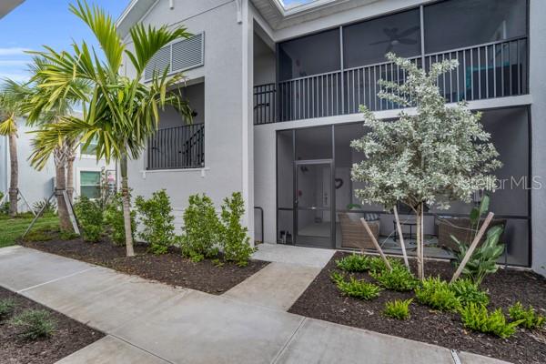 14214 HERITAGE LANDING BLVD #821 photo 2