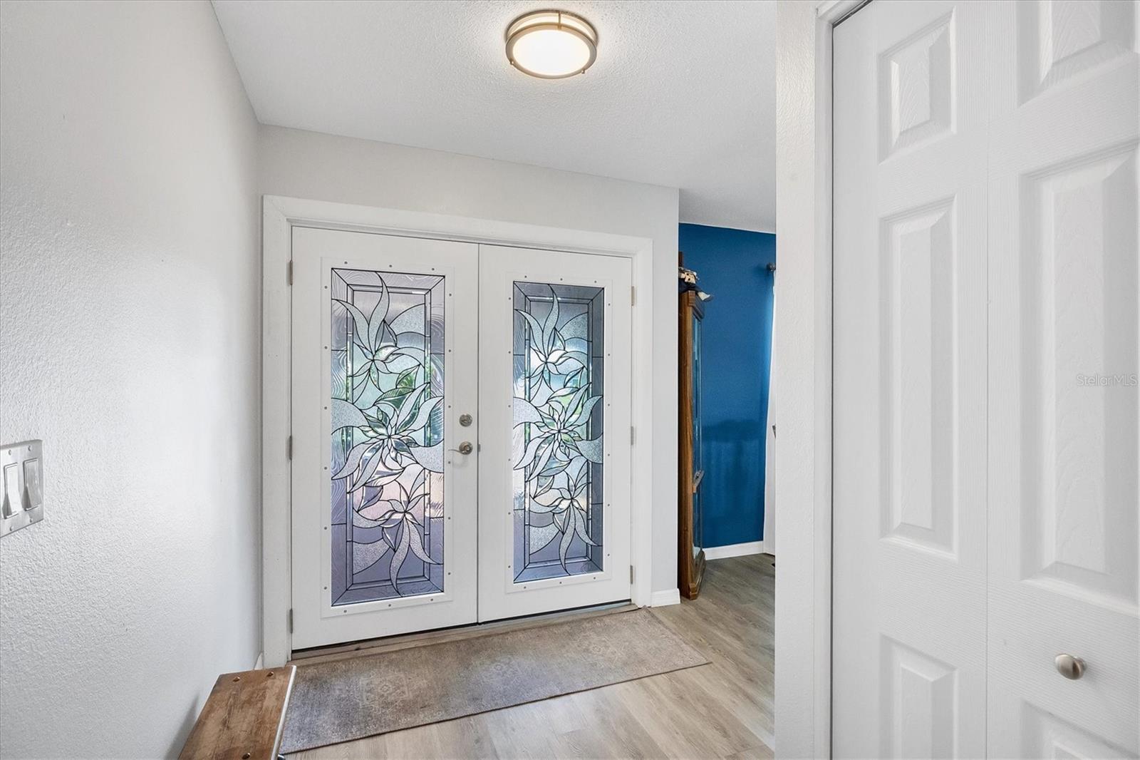 412 RUBENS DR photo 4