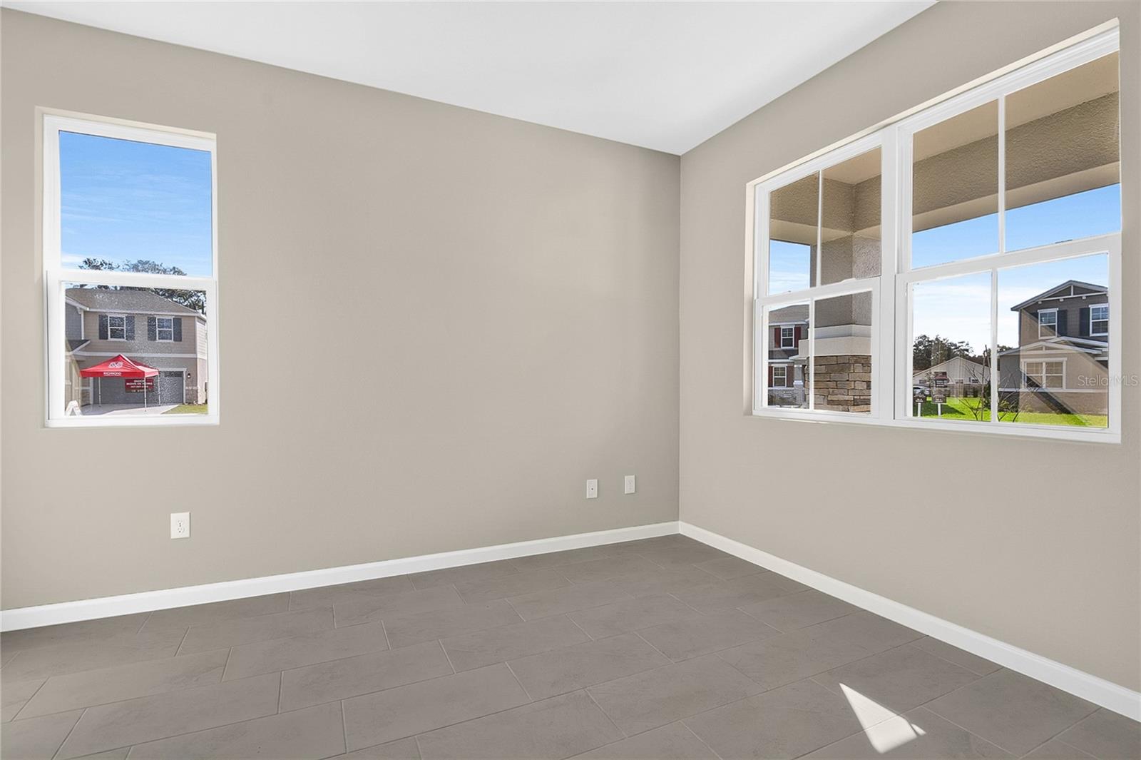 535 SUMMIT RIVER DR photo 2