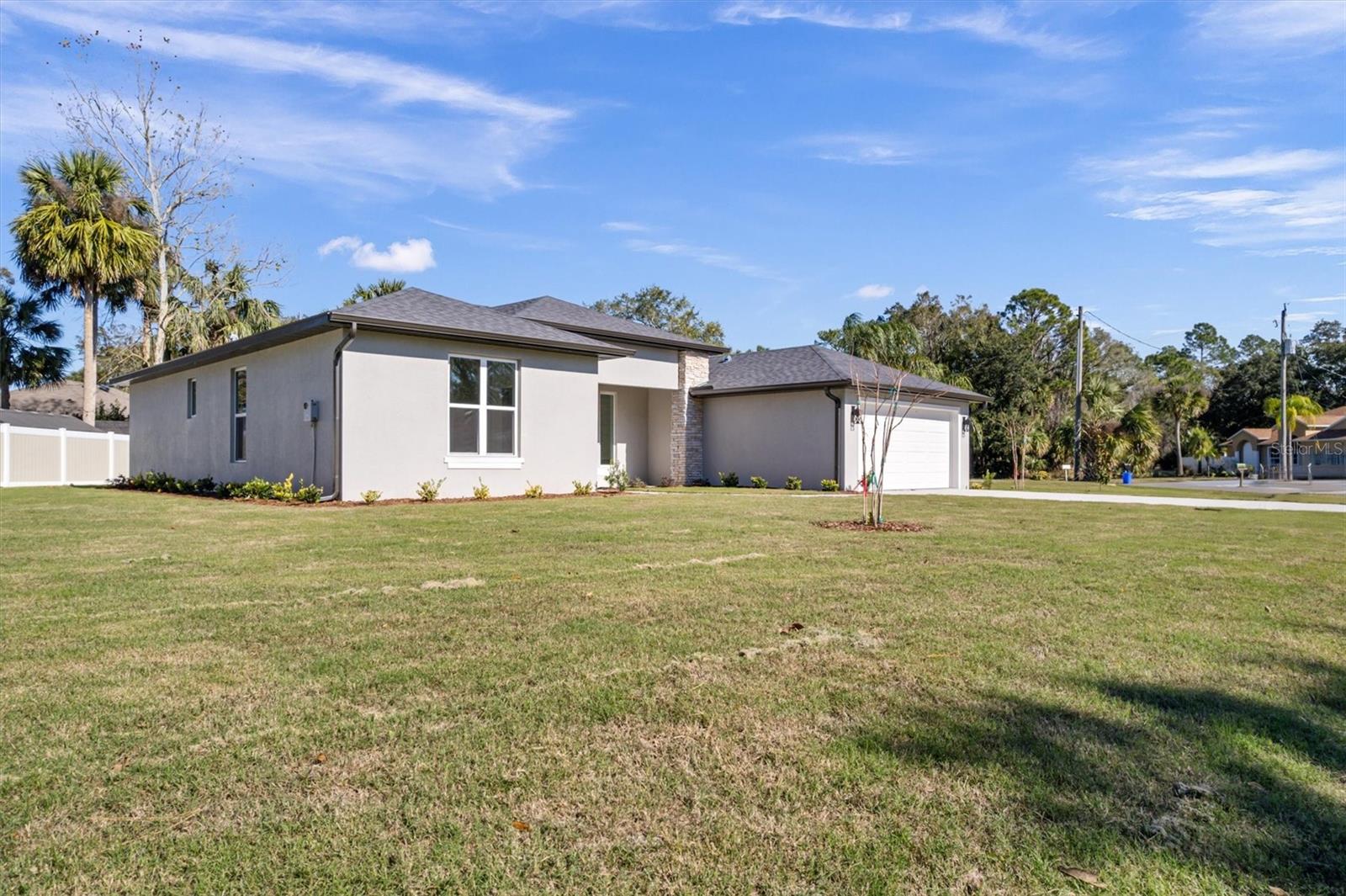 3 WHITE HAWK PL photo 4