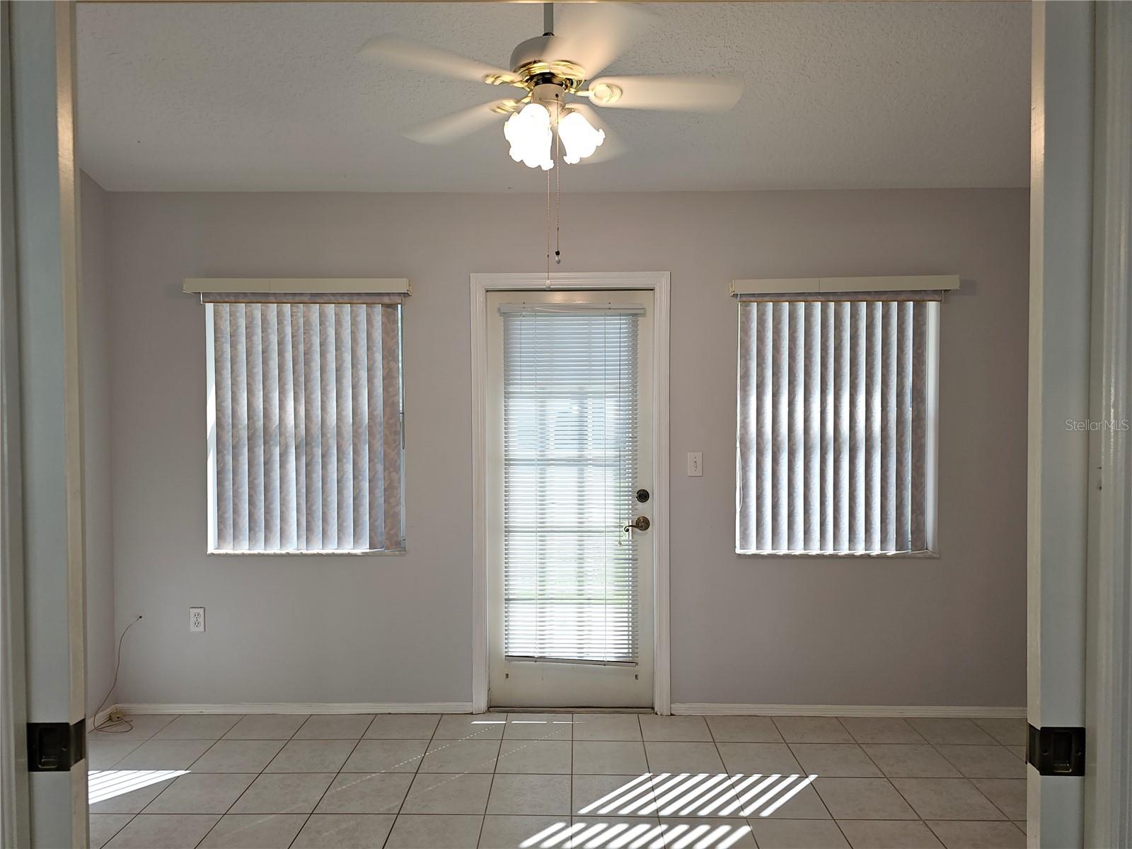 4301 AVANTI CIR photo 4