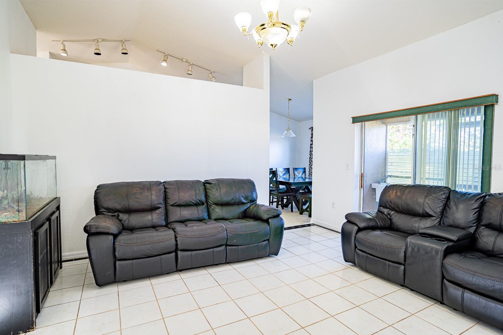 1301 LAUREL GLEN DR photo 5