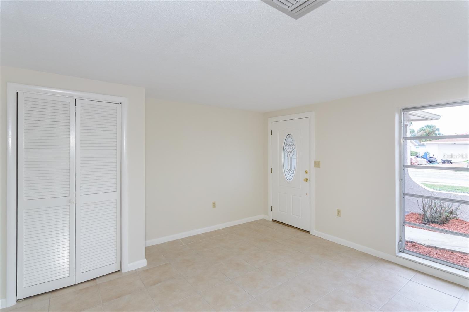 1140 NORMANDY BLVD photo 5