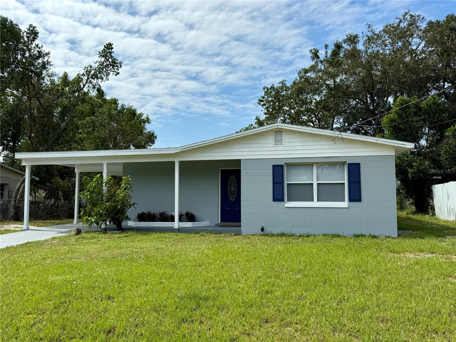925 GOLDEN ISLE DR photo 2