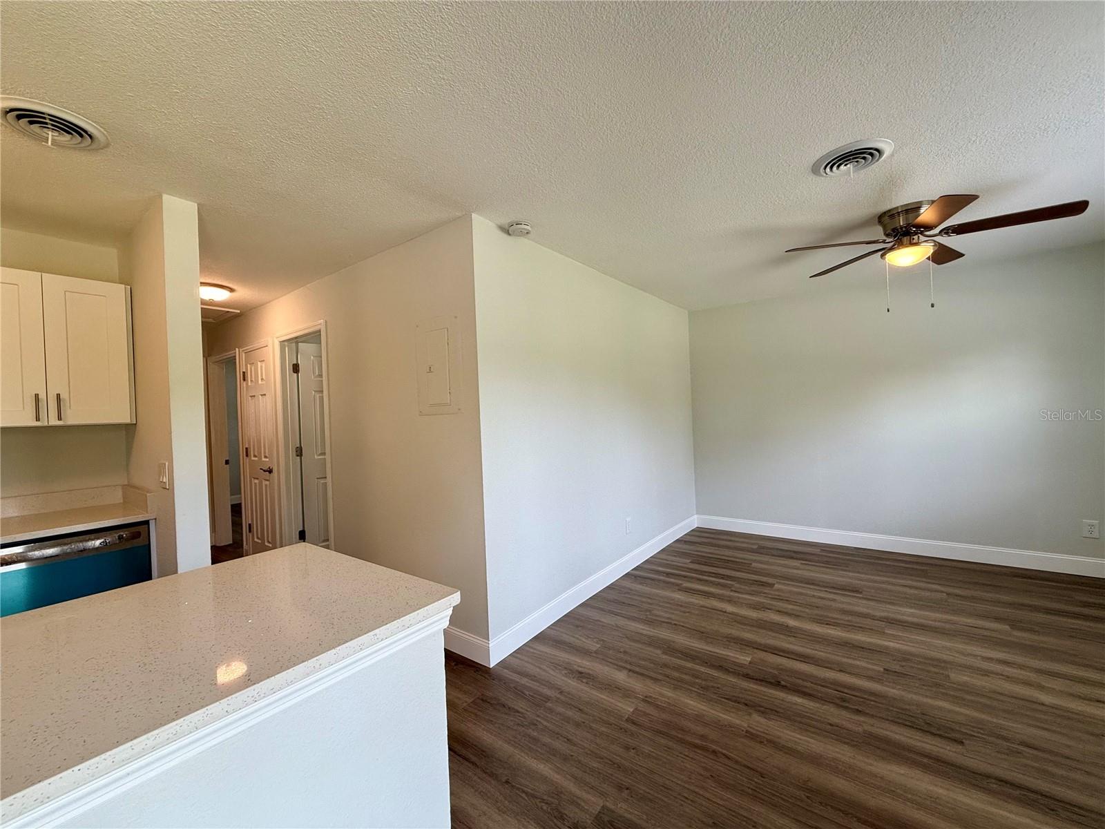 925 GOLDEN ISLE DR photo 5