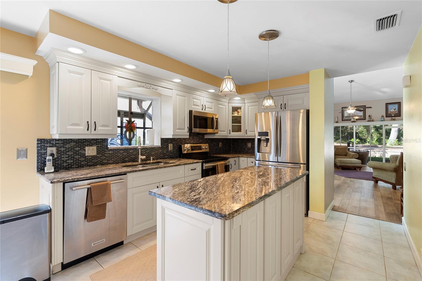 4966 CLUBVIEW CT E photo 4
