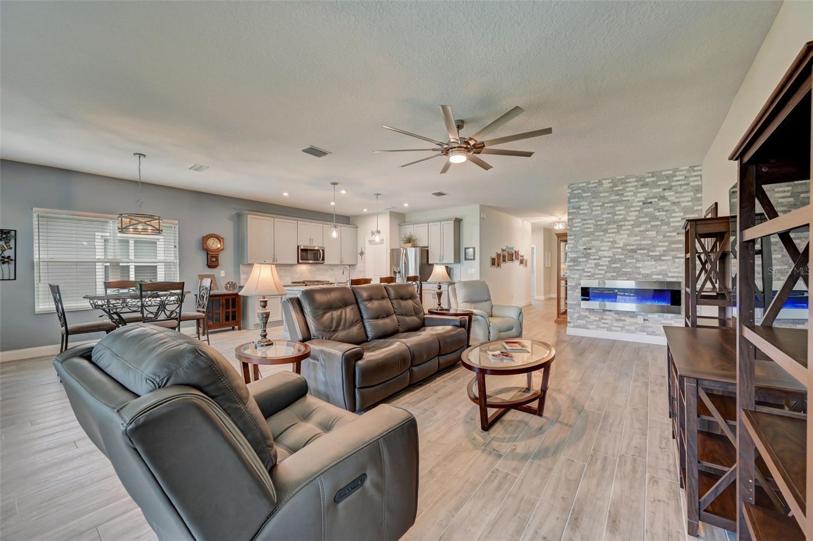 5521 LIMELIGHT DR photo 2