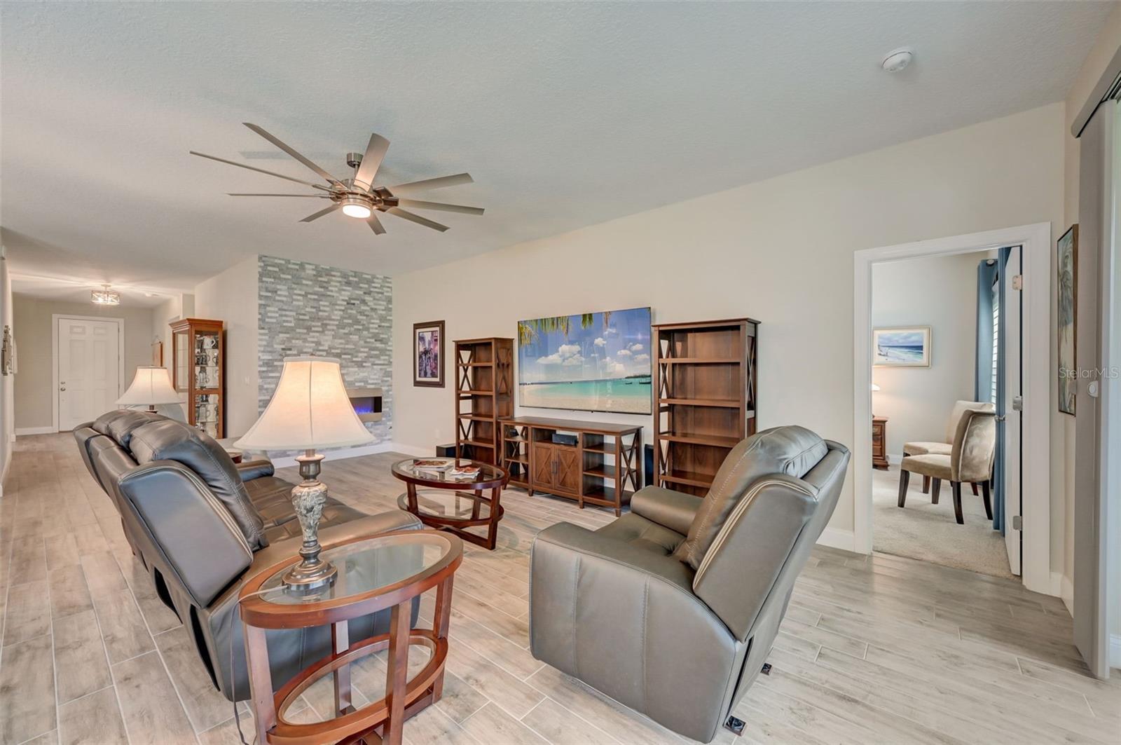 5521 LIMELIGHT DR photo 4