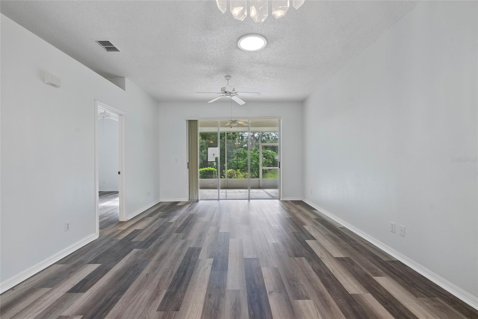 819 TREMONT GREENS LN photo 5
