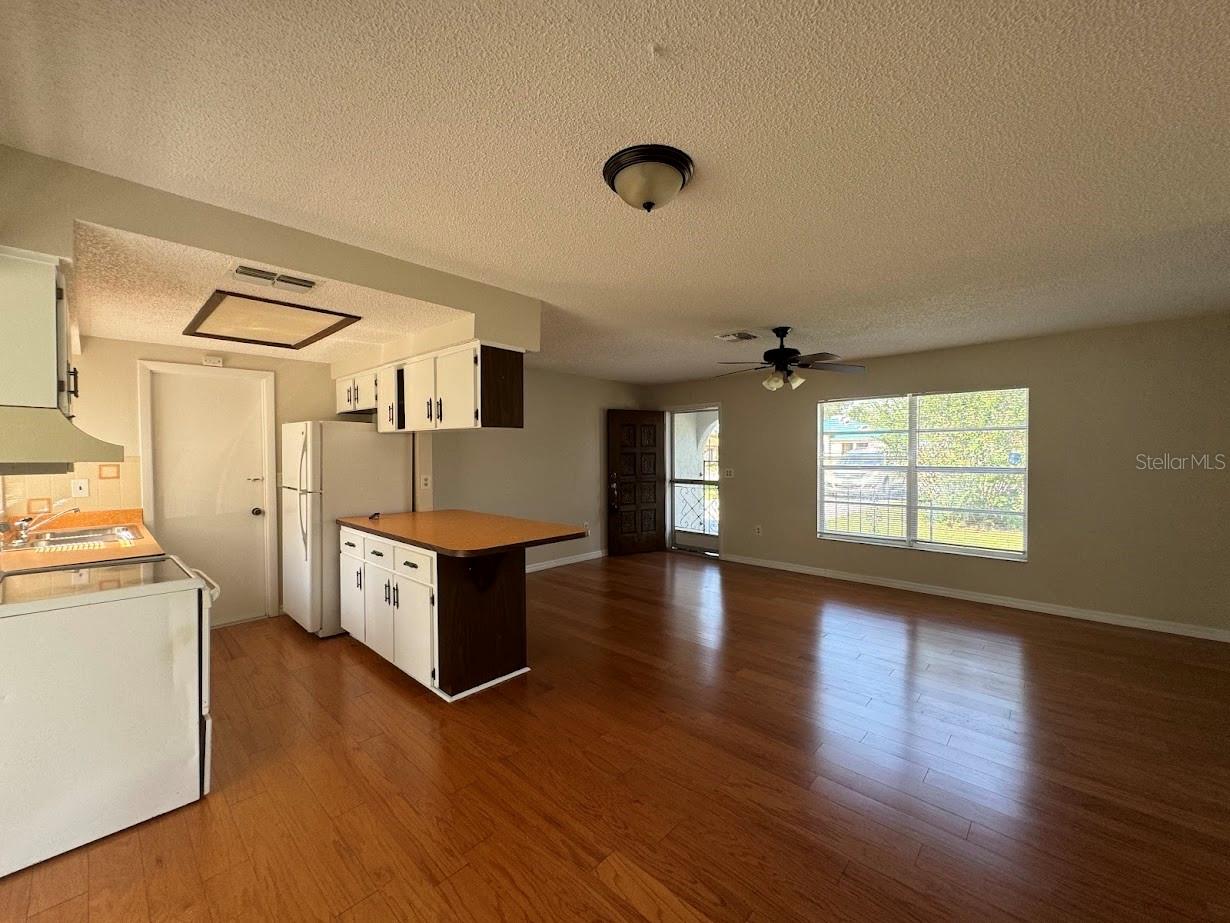 9246 BLADON ST photo 3
