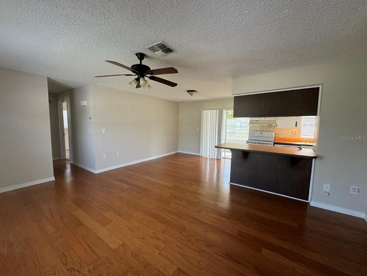 9246 BLADON ST photo 4