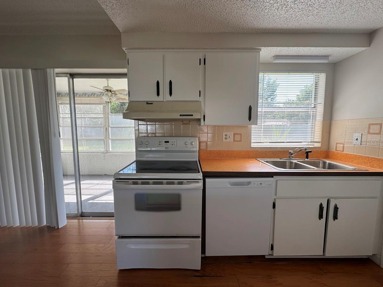 9246 BLADON ST photo 5