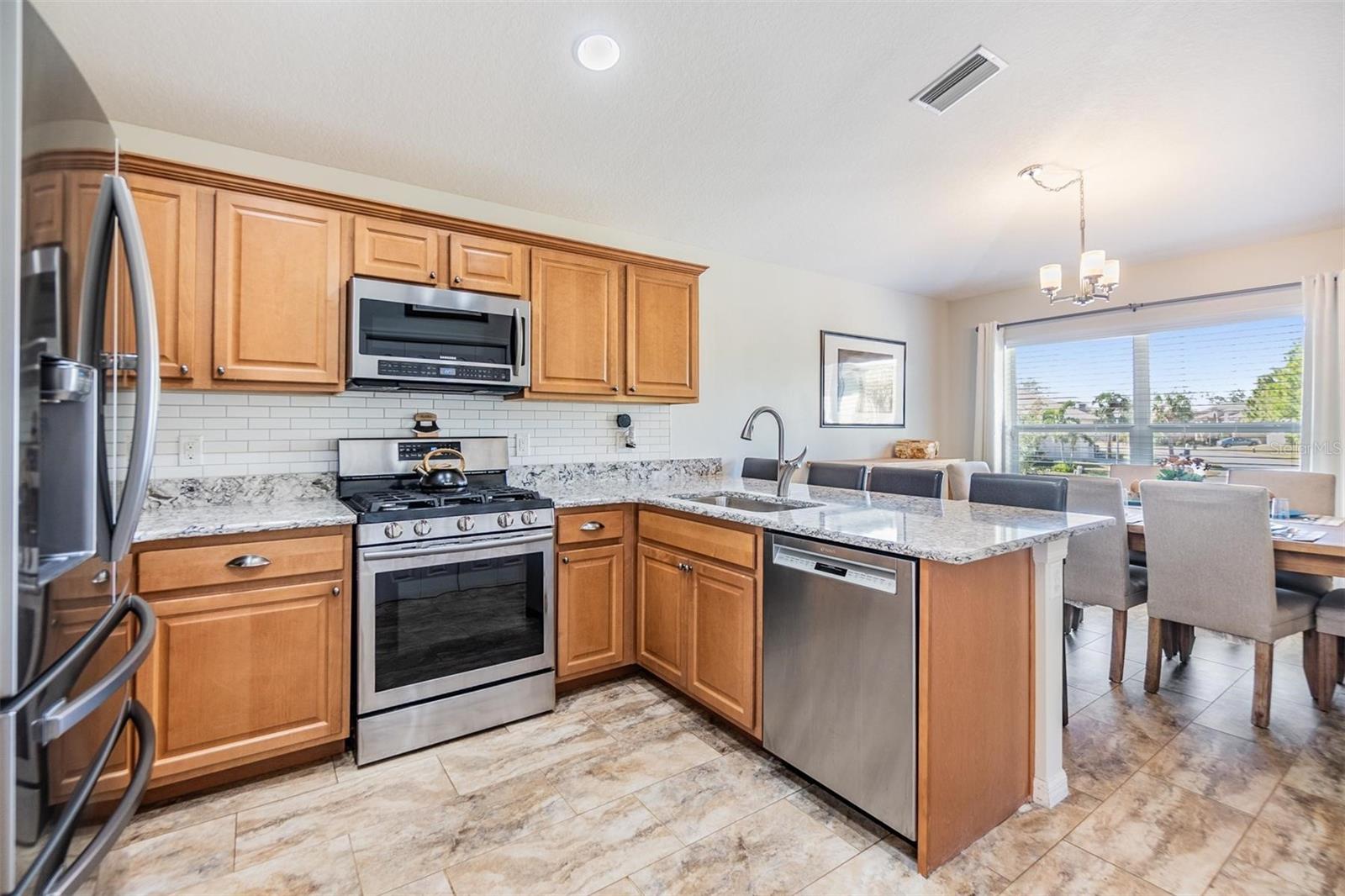 1002 PONDVIEW CT photo 2