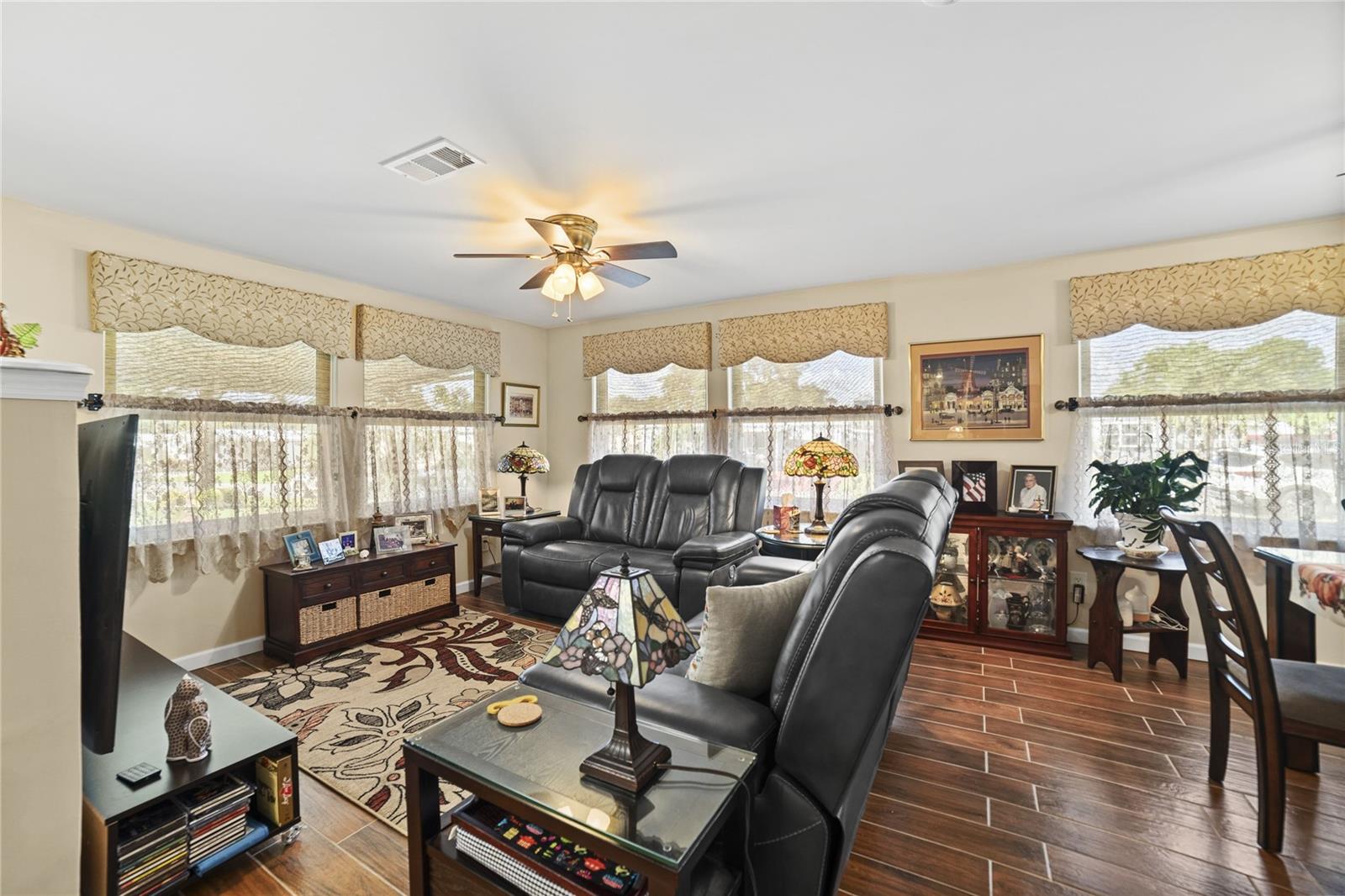6 DA ROSA AVE photo 3