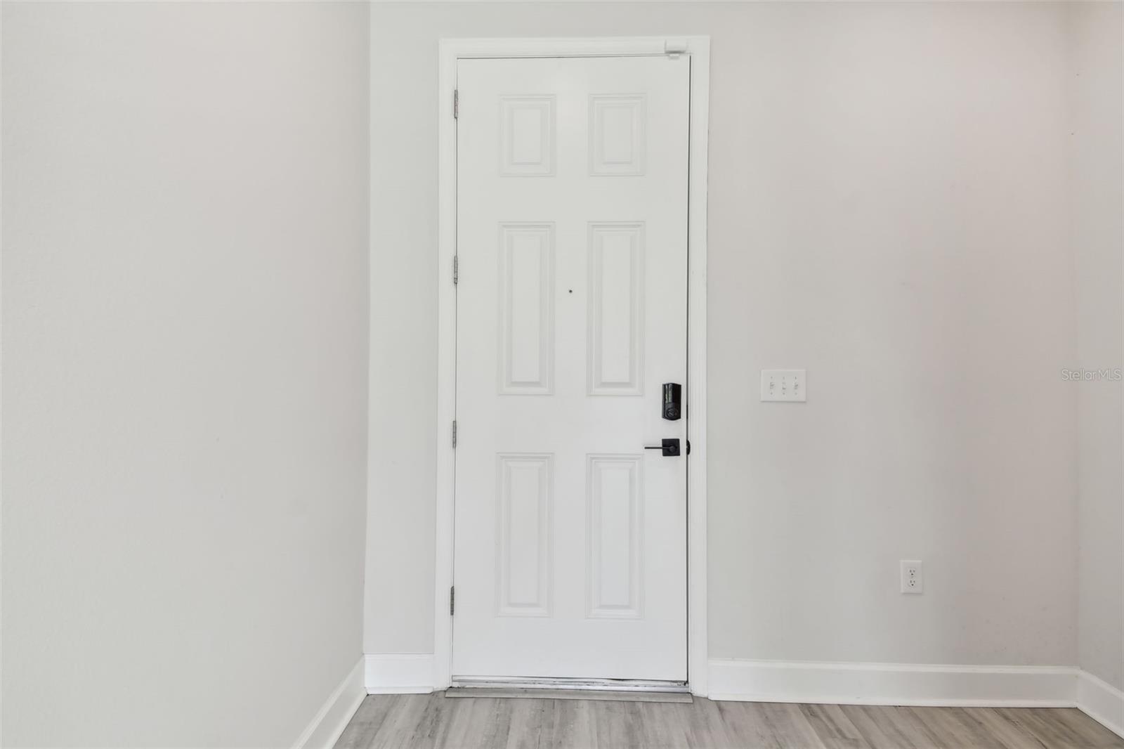 175 ARLINGTON SQUARE CT photo 5