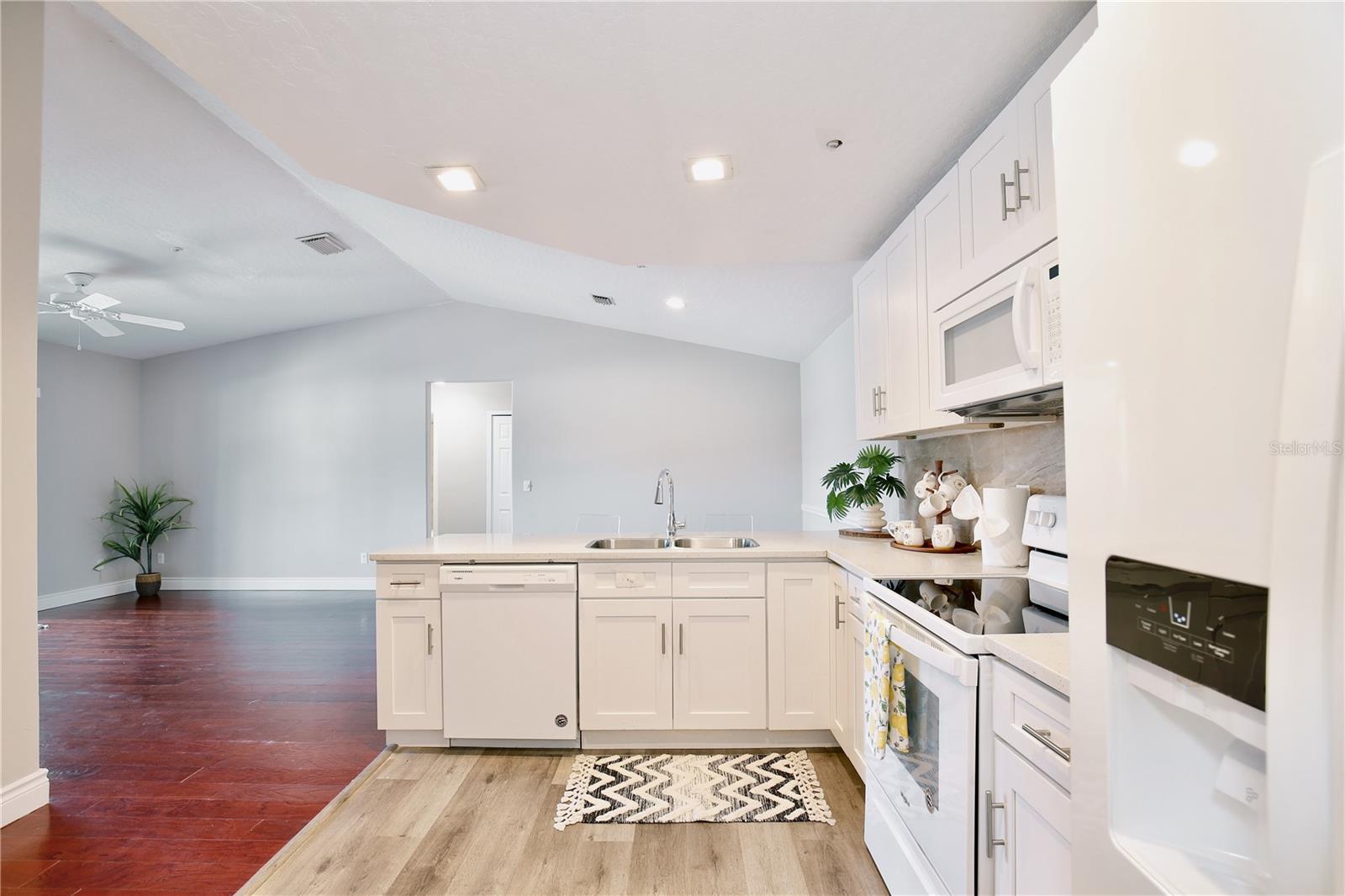 7667 N WICKHAM RD #1509 photo 4