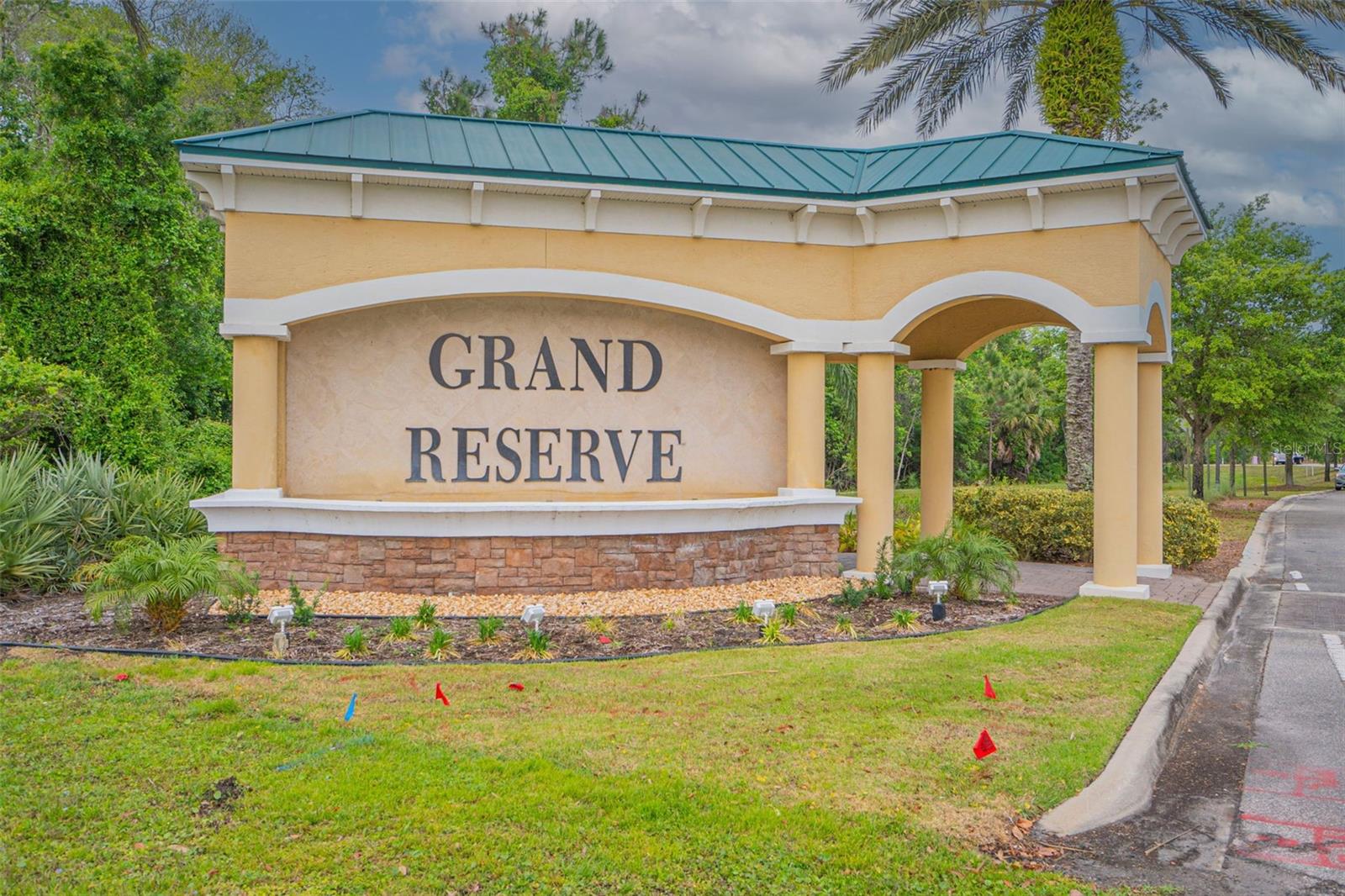 216 GRAND RESERVE DR photo 2