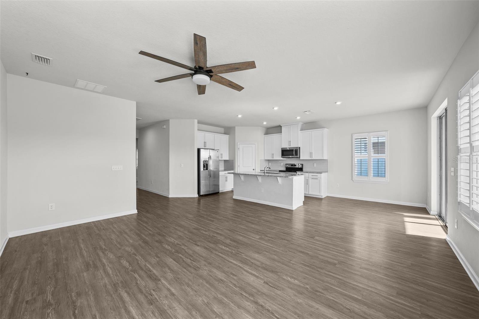 8852 PRAIRIE CREEK DR photo 5