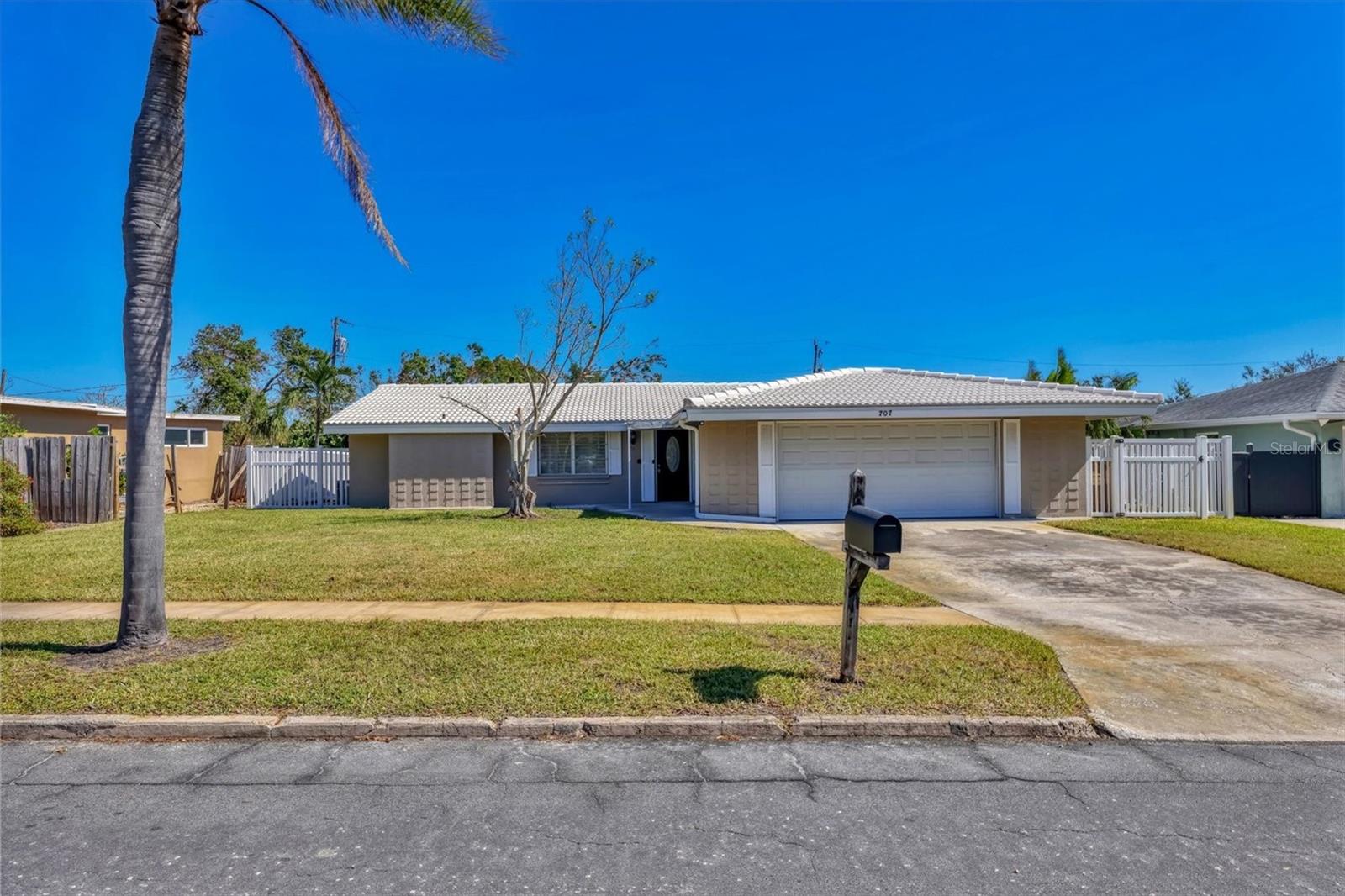 707 PARK LN — home for sale