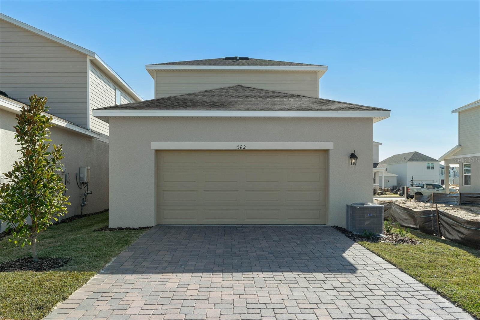 555 ORIENT AVE photo 4