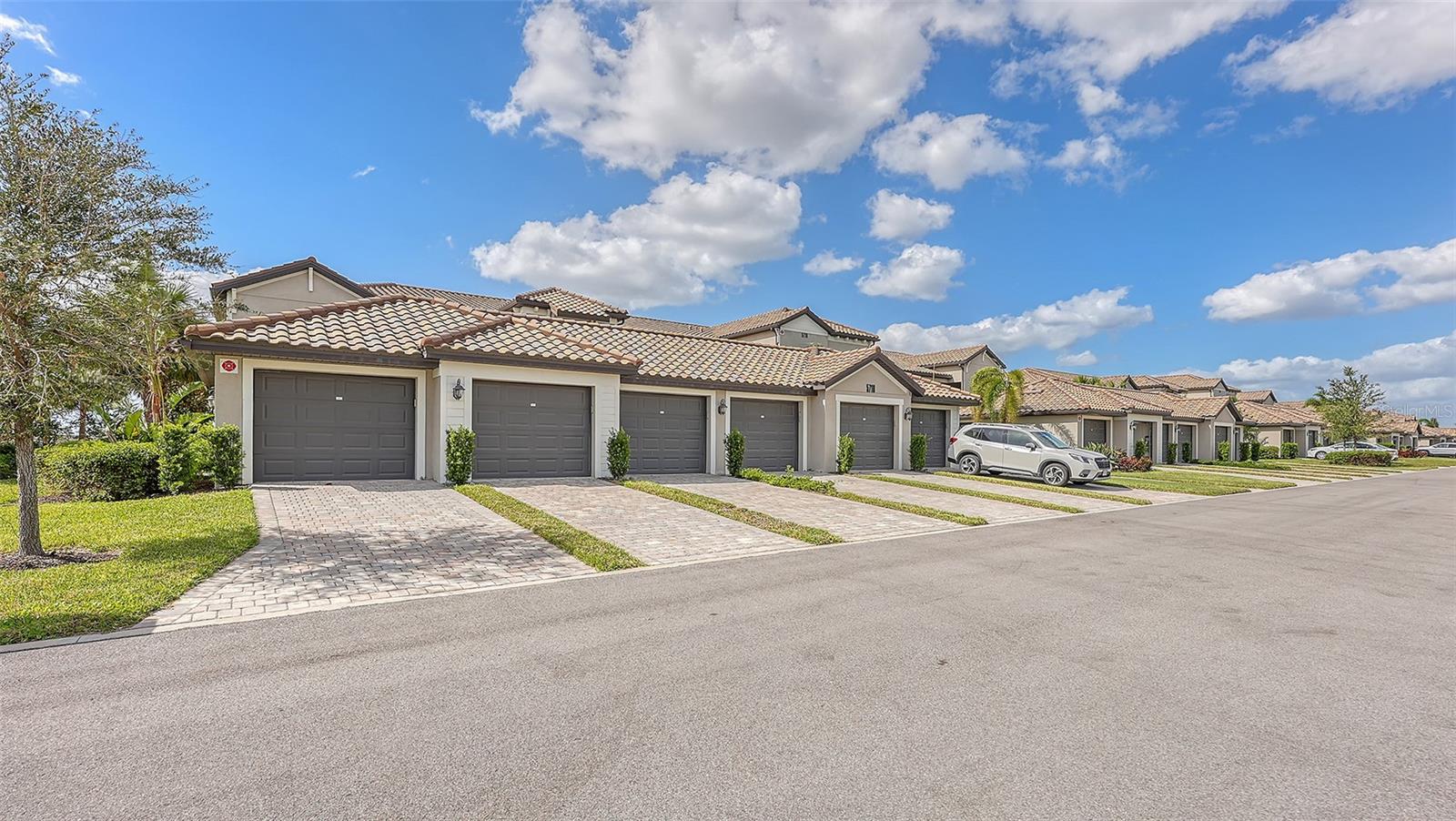 5710 PALMER CIR #201 photo 3