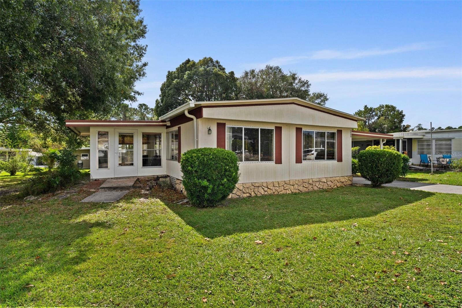 2060 LAMPLIGHT CIR photo 3
