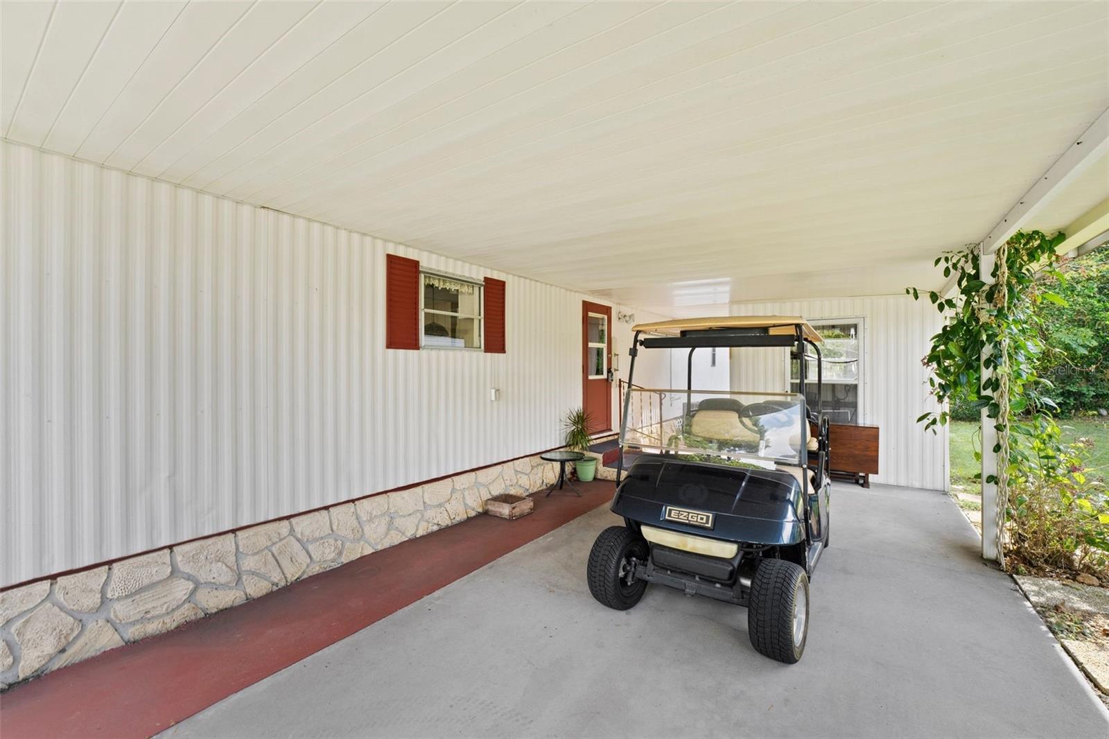 2060 LAMPLIGHT CIR photo 4